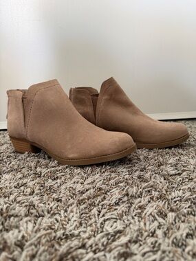 Brand New Women’s Brown Carlos Wedge Heels